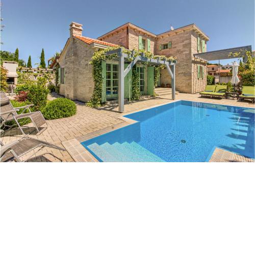 Amazing home in Liznjan with 3 Bedrooms