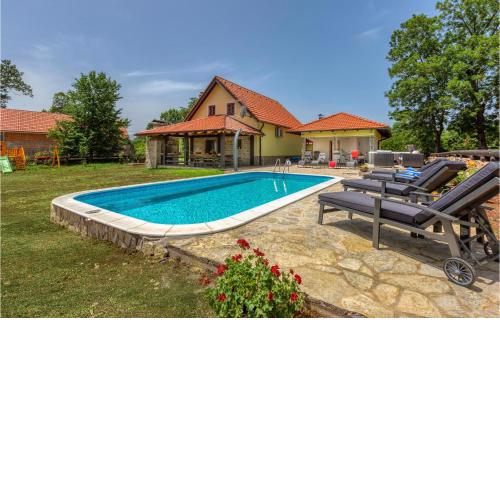 Amazing home in Lovinac with Outdoor swimming pool and 3 Bedrooms