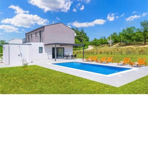 Amazing home in Manjadvorci w/ Outdoor swimming pool, WiFi and 3 Bedrooms