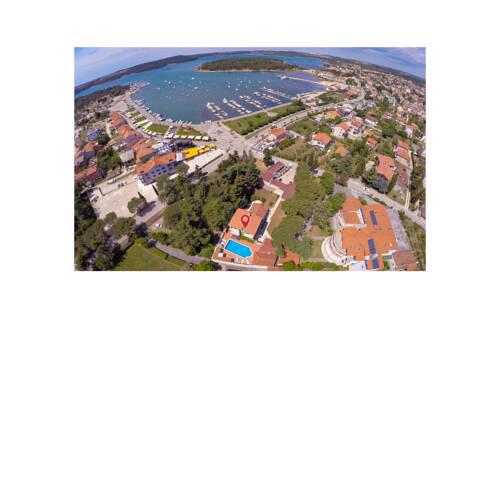Amazing home in Medulin w/ Outdoor swimming pool, WiFi and 6 Bedrooms