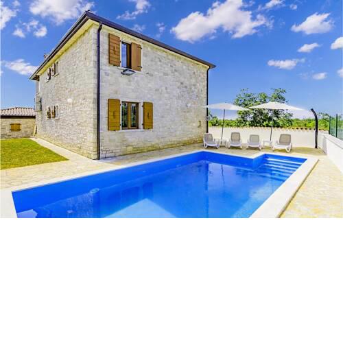 Amazing home in Murine w/ Outdoor swimming pool, Jacuzzi and 4 Bedrooms