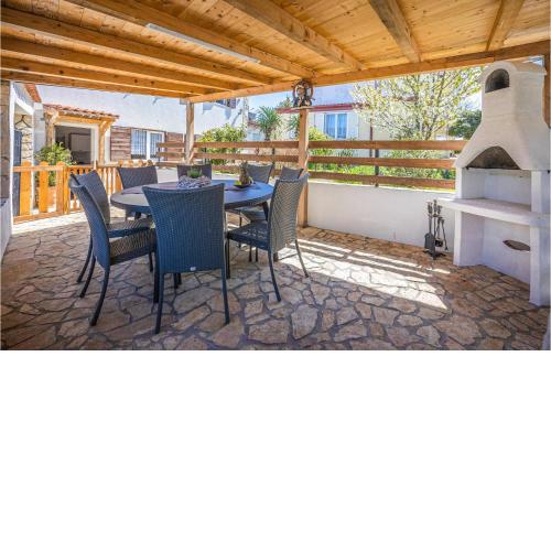Amazing home in Novi Vinodolski with WiFi and 2 Bedrooms