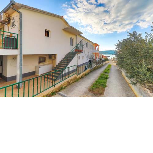 Amazing home in Okrug Gornji w/ WiFi and 4 Bedrooms