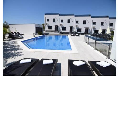 Amazing home in Okrug Gornji with Outdoor swimming pool, Heated swimming pool and 2 Bedrooms