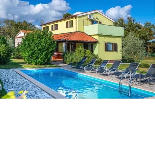 Amazing home in Pavicini w/ Outdoor swimming pool, WiFi and 4 Bedrooms