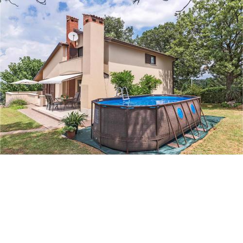 Amazing home in Pazin with WiFi, Outdoor swimming pool and 2 Bedrooms