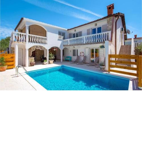 Amazing home in Povljana with Outdoor swimming pool, WiFi and 6 Bedrooms