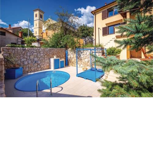 Amazing home in Praputnjak w/ Outdoor swimming pool, WiFi and 3 Bedrooms