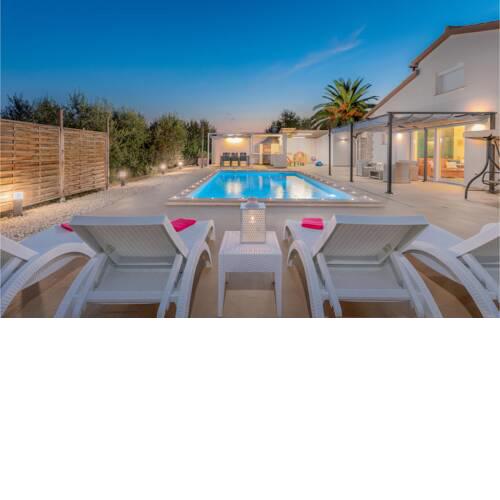 Amazing home in Pula with Outdoor swimming pool and 2 Bedrooms