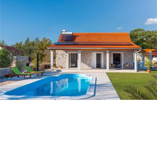 Amazing home in Puljane w/ Outdoor swimming pool and 2 Bedrooms