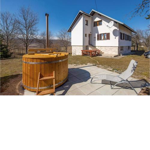 Amazing home in Rakovicko Seliste with WiFi and 2 Bedrooms