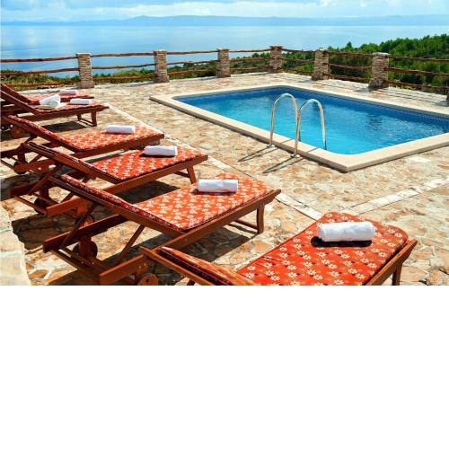 Amazing home in Selca with WiFi, Outdoor swimming pool and 3 Bedrooms