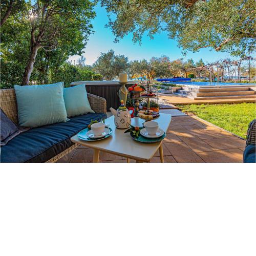 Amazing home in Srima with Outdoor swimming pool, WiFi and 4 Bedrooms