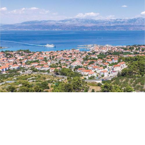Amazing home in Srinjine with Outdoor swimming pool and 3 Bedrooms