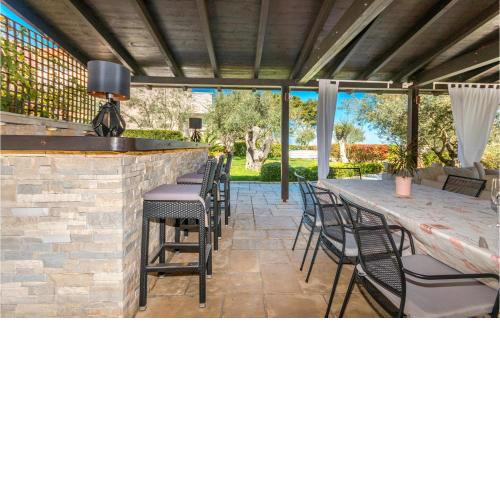Amazing home in Ugljan with WiFi and 4 Bedrooms