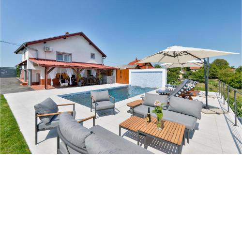Amazing home in Vrtlinovec with Outdoor swimming pool, WiFi and Heated swimming pool