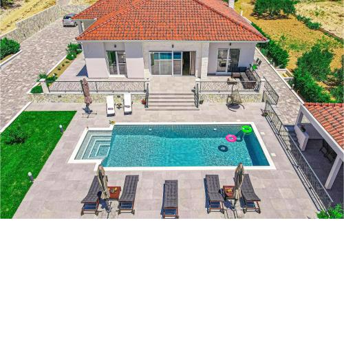 Amazing home in Zaboric with Outdoor swimming pool and 4 Bedrooms