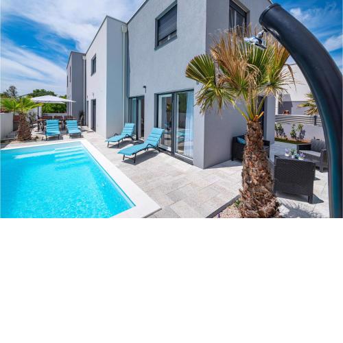 Amazing home in Zaton with Outdoor swimming pool and 2 Bedrooms