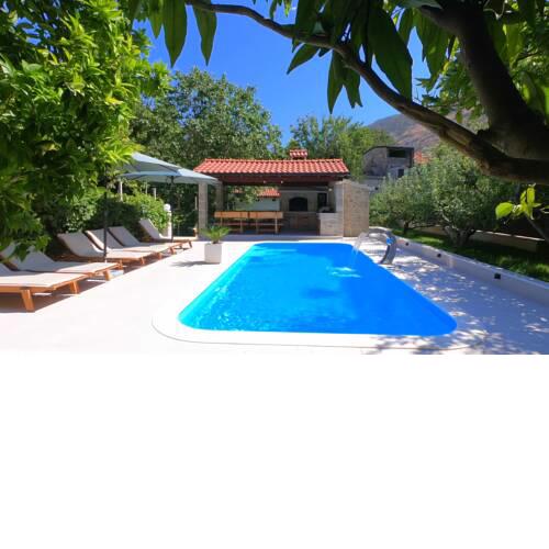 Amazing residence with NEW private pool,sauna,BBQ