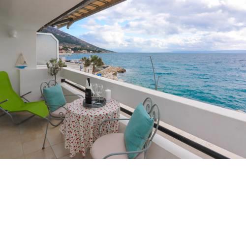 Amazing Waterfront Apartments