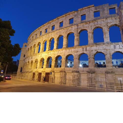 Amphitheater Apartment