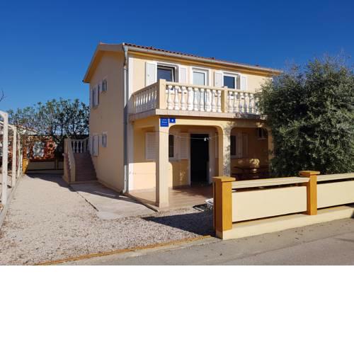 Ana Apartment Vir