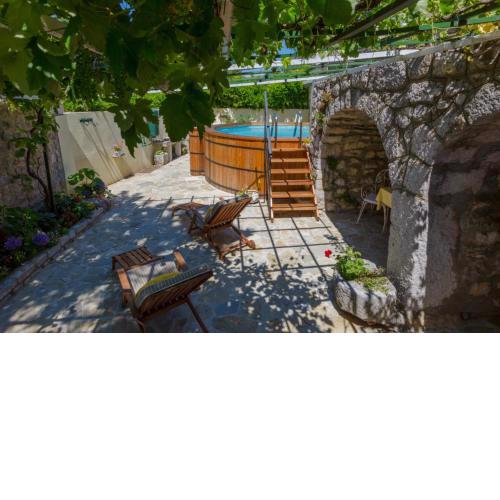 Ana Holiday House