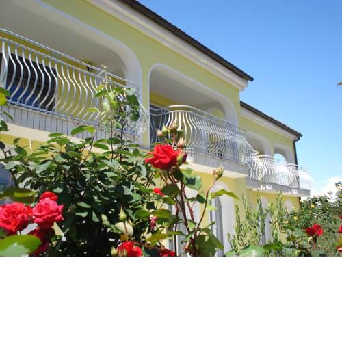 Ana Rooms