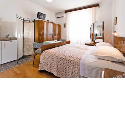 Antique Studio Apartments Split