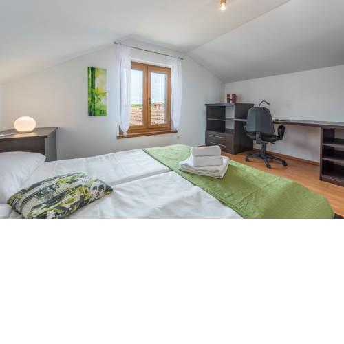 Apartman Keser with Garden
