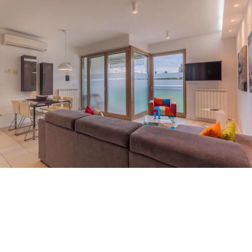 APARTMAN LAURA****