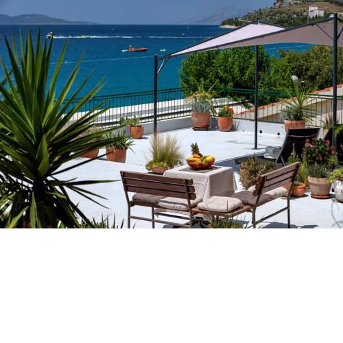 Beachfront Apartment NIVES