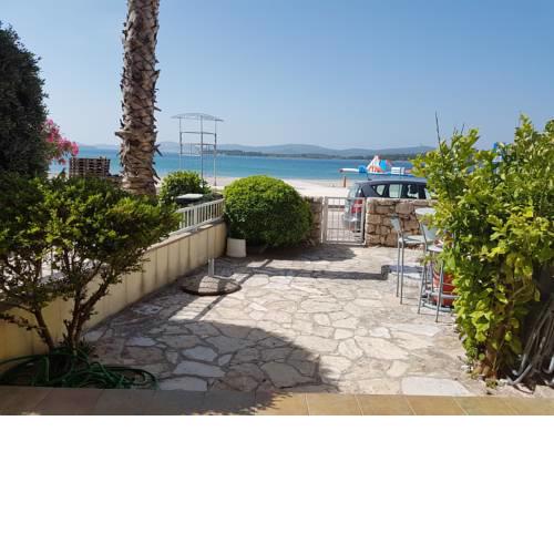 Apartman sa dvorištem uz plažu