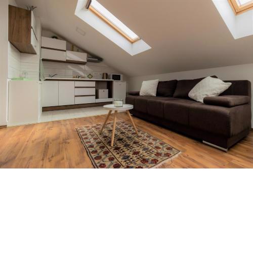 APARTMAN UP & DOWN Rebro ZG