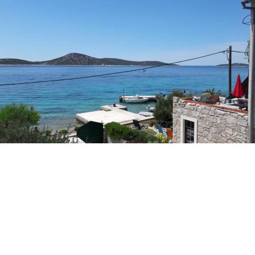 Apartman Vesna on island Prvic