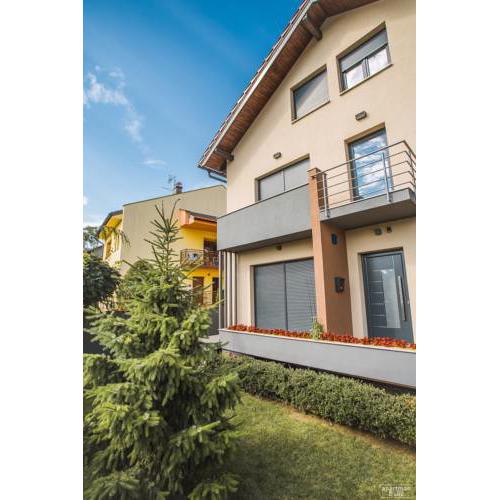 APARTMAN***