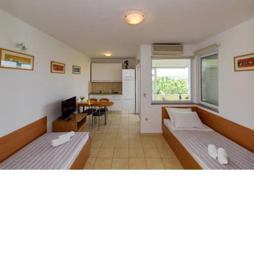APARTMANI ANTE SUKOŠAN