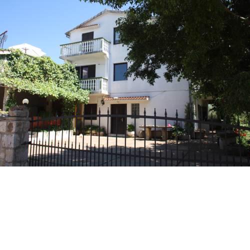 APARTMANI DANA SUKOŠAN