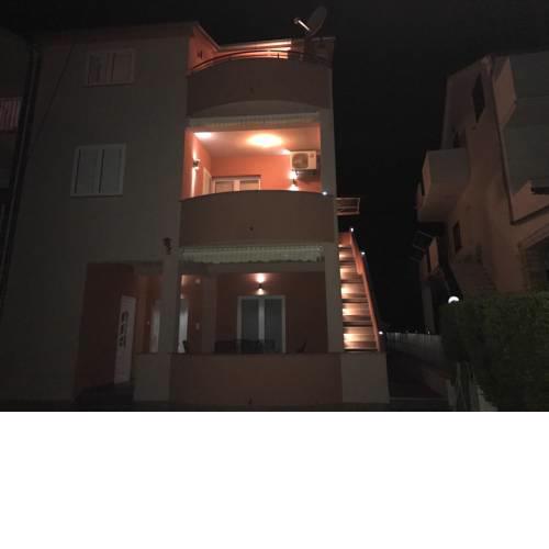 Apartmani Dora