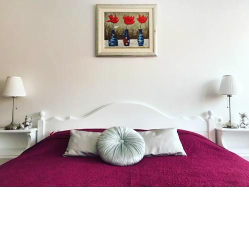 LURIA apartmens red & violet