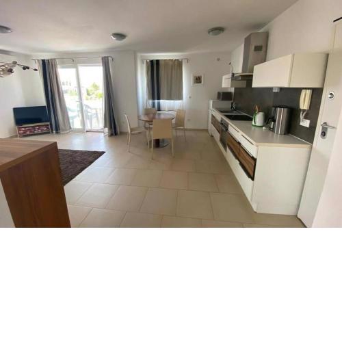 Apartmani M & M, Schöne Wohnung nur 200m vom Strand
