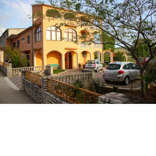 Apartmani Nakić