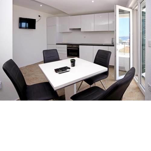 Apartmani Srima/ White house