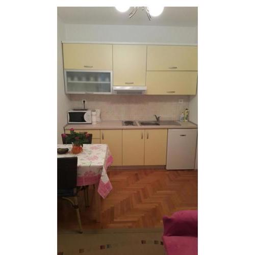 apartmant yellow for 2