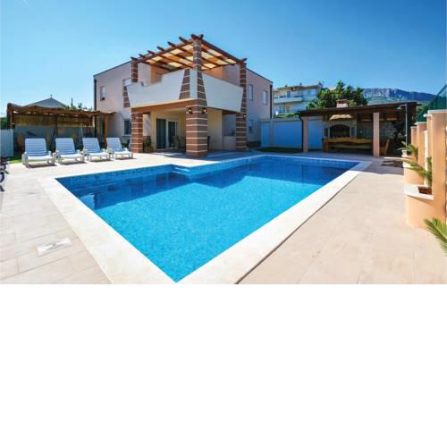 Apartment - Six-Bedroom Holiday Home in Solin