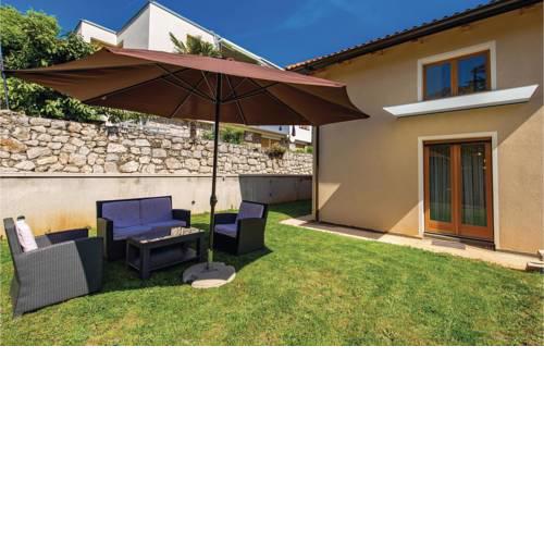 Apartment - Two-Bedroom Holiday Home in Rijeka