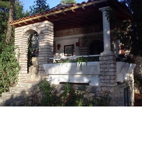 Apartment 10m from the sea with a private beach Dinko, Lavdara