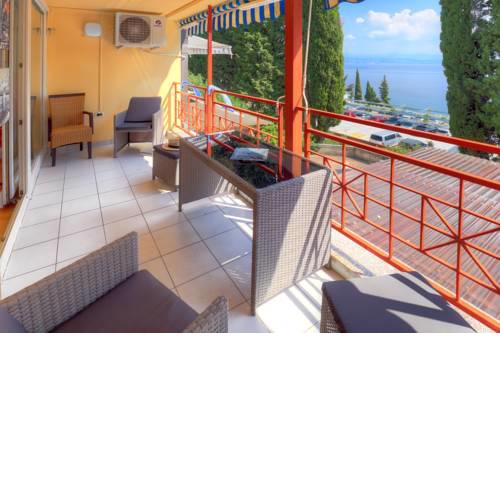 Apartment 211