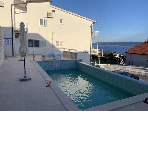 Apartment 5 with pool and amazing sea view