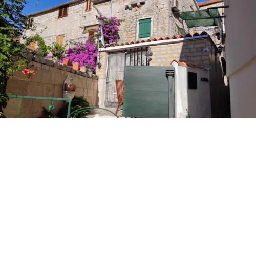Apartment Alena with terrace and garden Center Jelsa